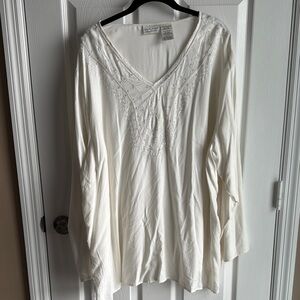 Elegant White Embroidered Women's Top